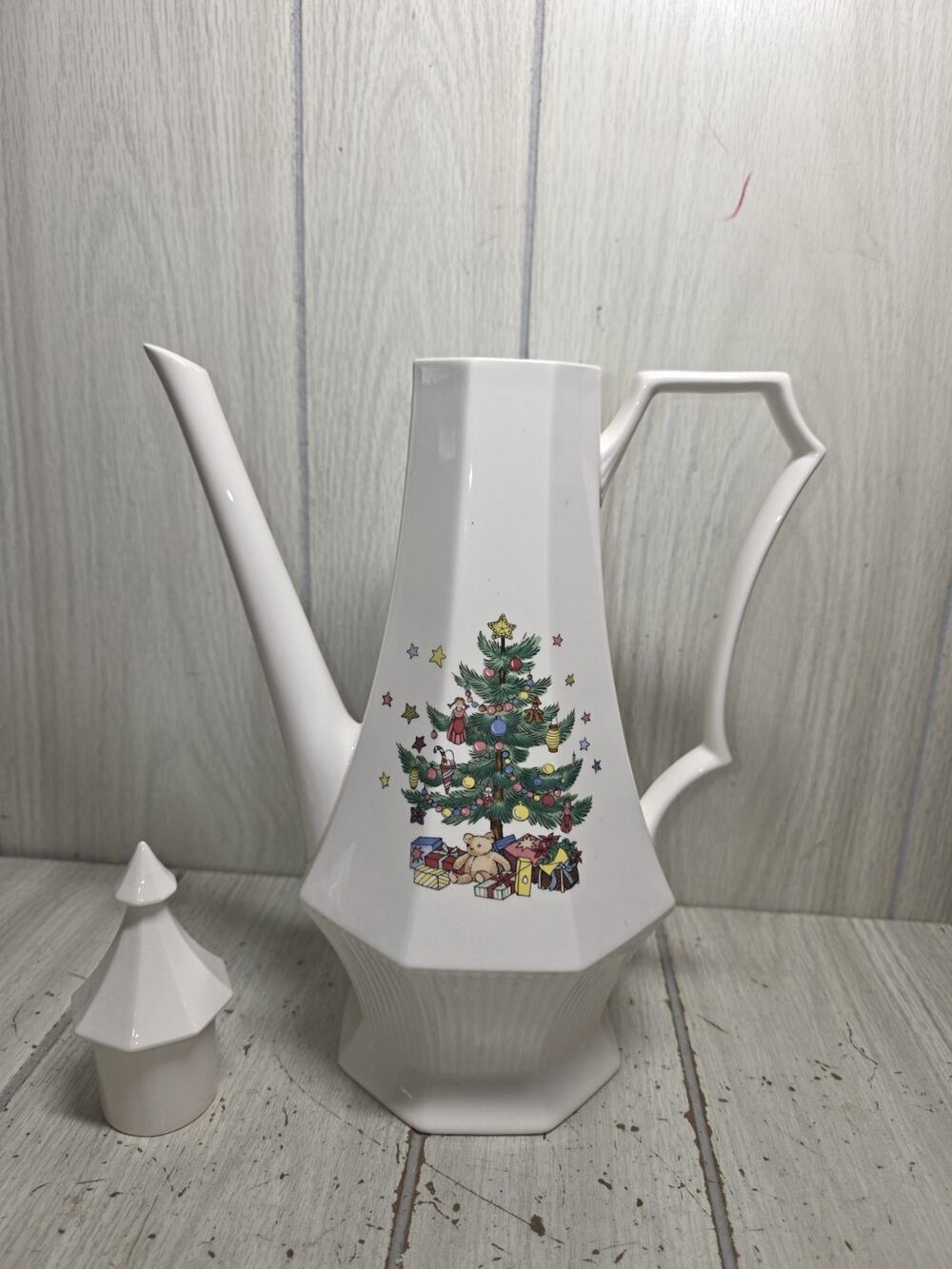 NIKKO CHRISTMASTIME bone china Coffee Pot Happy Holidays Christmas Tree Japan